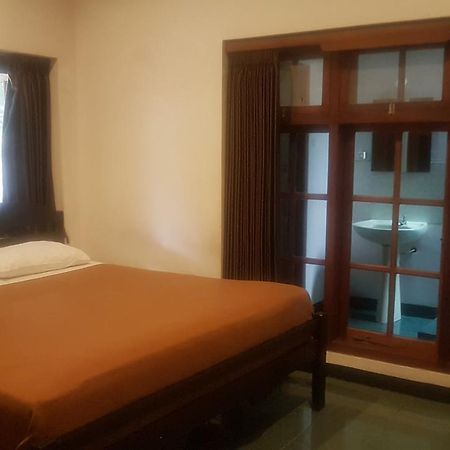 Krowi Inn สุราบายา ภายนอก รูปภาพ