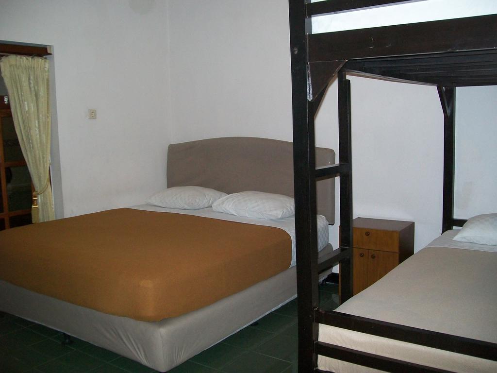 Krowi Inn สุราบายา ห้อง รูปภาพ