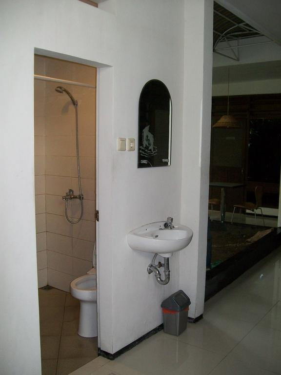 Krowi Inn สุราบายา ห้อง รูปภาพ