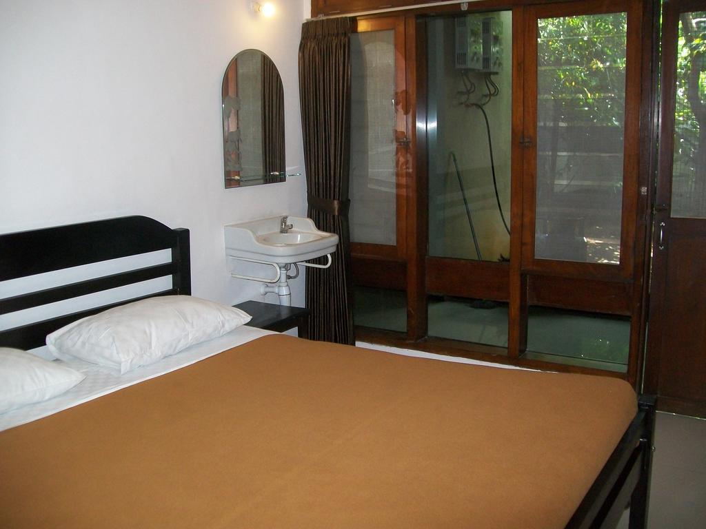 Krowi Inn สุราบายา ห้อง รูปภาพ