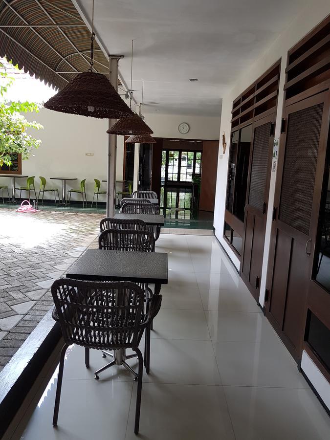 Krowi Inn สุราบายา ภายนอก รูปภาพ