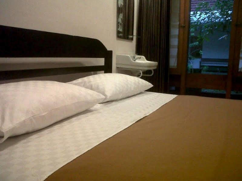 Krowi Inn สุราบายา ภายนอก รูปภาพ