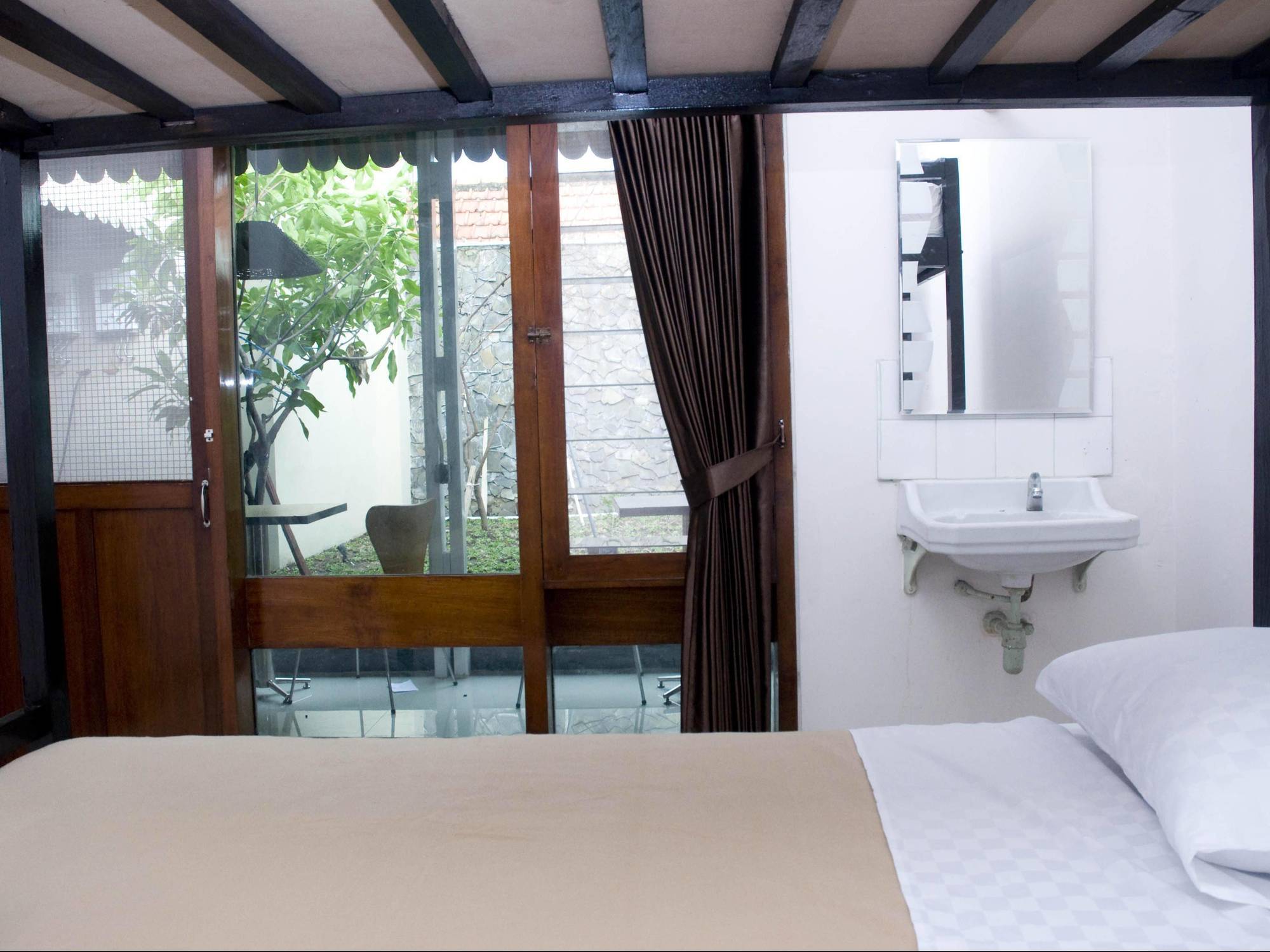 Krowi Inn สุราบายา ภายนอก รูปภาพ